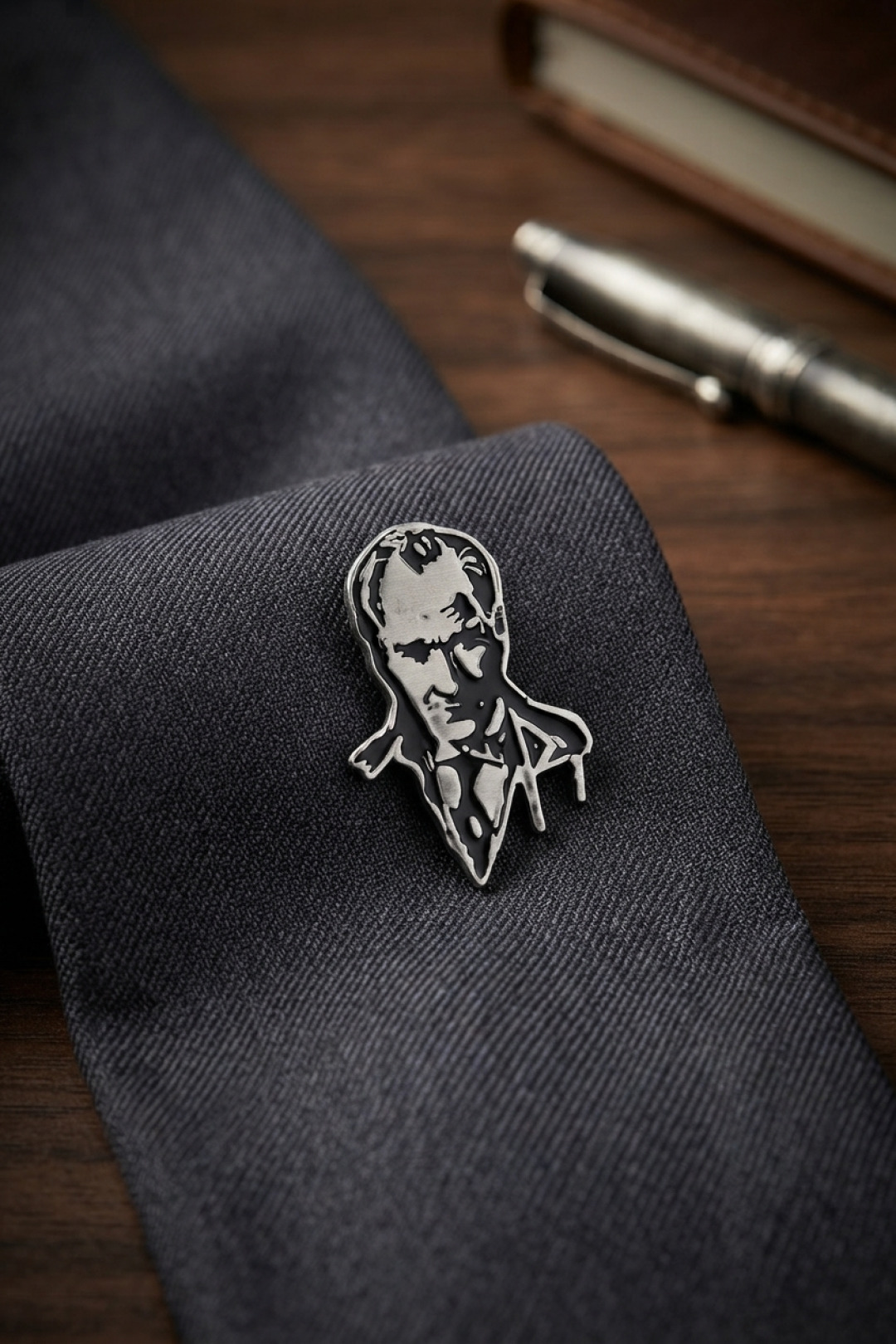 Atatürk Porte Gümüş Renk Pirinç Broş 5886